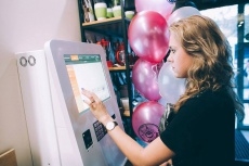 Компания "ДатаКрат" первая из дилеров UCS запустила в работу киоск самообслуживания гостей в Traveler’s coffee
