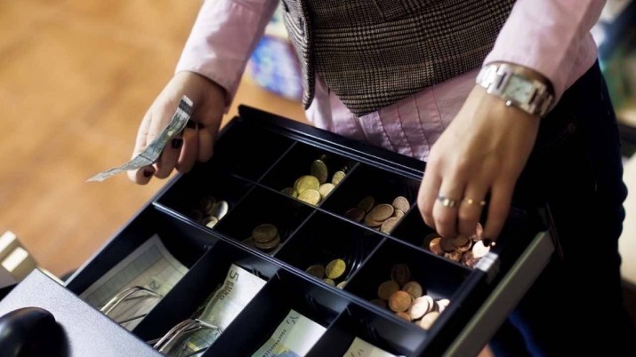 Выбор рабочего места кассира: на что обратить внимание при выборе кассы?